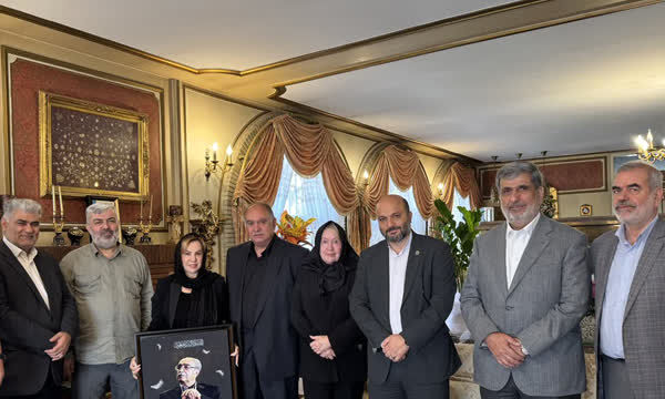 دیدار‌ رئیس سازمان نوسازی مدارس و رئیس جامعه خیرین مدرسه‌ساز ‌با خانواده زنده‌یاد ناصر قفلی