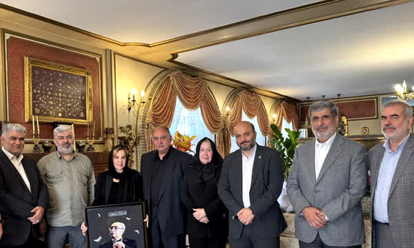 دیدار‌ رئیس سازمان نوسازی مدارس و رئیس جامعه خیرین مدرسه‌ساز ‌با خانواده زنده‌یاد ناصر قفلی