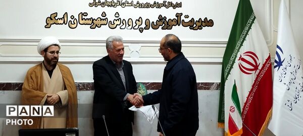 تجلیل از خادمان ساحت قرآن و عترت در آموزش و پرورش شهرستان اسکو