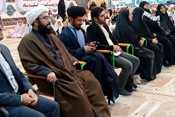 لحظات ناب راز و نیاز دانش‌آموزان دختر اسلامشهری در خلوت عاشقانه با خدا در اعتکاف