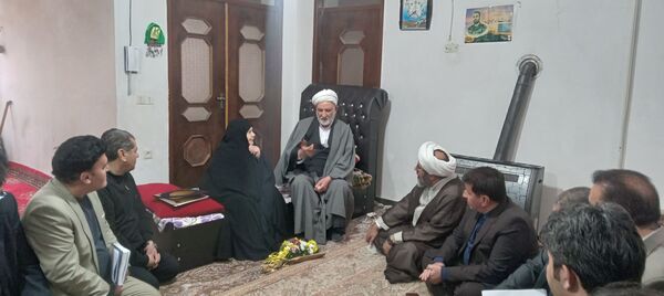 بازدید میدانی دادستان انتظامی قضات در کوهدشت و دیدار با کارکنان و خانواده شهدا