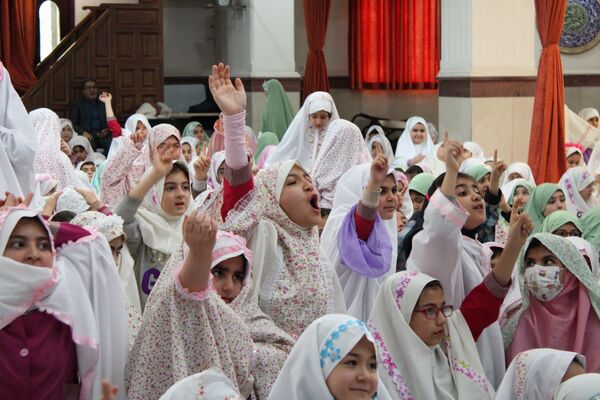 آیین جشن تکلیف دانش‌آموزان دختر شهرستان پردیس در فضایی معنوی و باشکوه