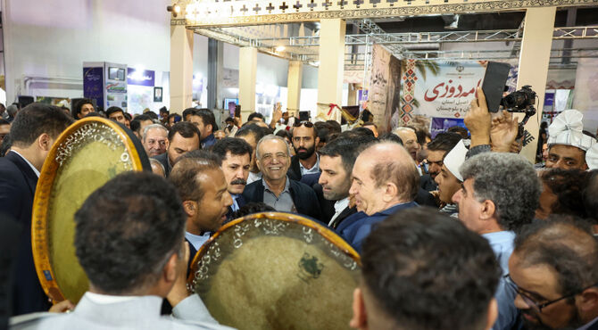 بازدید رئیس‌جمهور پزشکیان از نمایشگاه توانمندی‌های روستایی و عشایری ایران