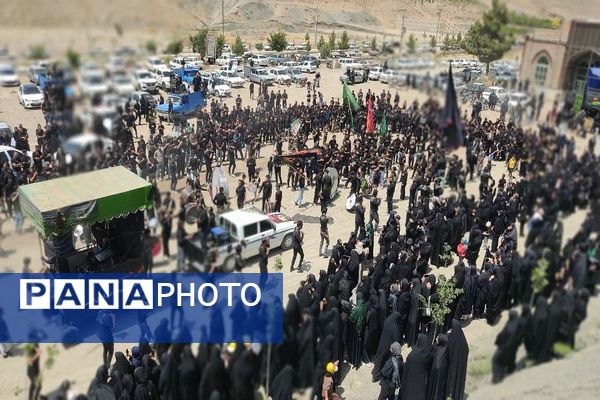 آئین با شکوه عزاداری آقا اباعبدالله الحسین (ع)در روز عاشوراحسینی