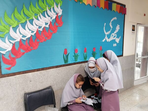 زنگ انقلاب و فضاسازی مدرسه زنده یاد نوحی به مناسبت دهه فجر 