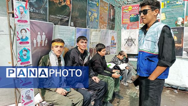 حضور پرشور مردم یاسوج در راهپیمایی ۱۳ آبان در دامنه‌های دنا