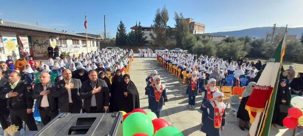 آیین نواختن « گلبانگ انقلاب » در مدرسه 22 بهمن دلند