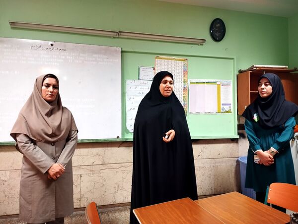 برگزاری اولین جلسه‌ اجتماعات یادگیری آموزگاران شهرستان ملارد در دبستان دخترانه حضرت زینب (س)