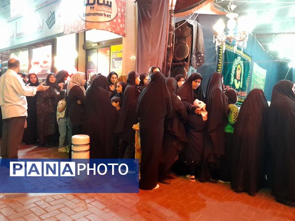 خدمت‌رسانی به زائران دهه آخر ماه صفر در ایستگاه‌های صلواتی موکب‌های مشهد