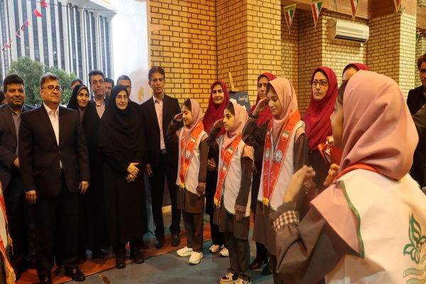 نمایشگاه فرهنگی ـ آموزشی «ایرانمون» در دبستان شهید باهنر