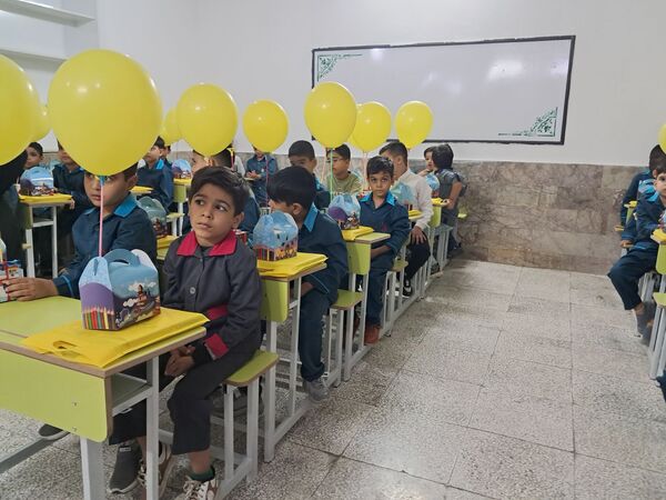 دانش آموزان در آغوش مدرسه