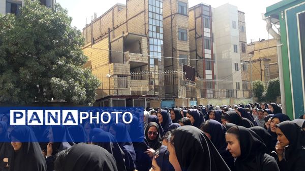 آیین بازگشایی مدارس و نواختن زنگ مهر ایثار وشهادت در دبیرستان میرزا جعفر سروقد