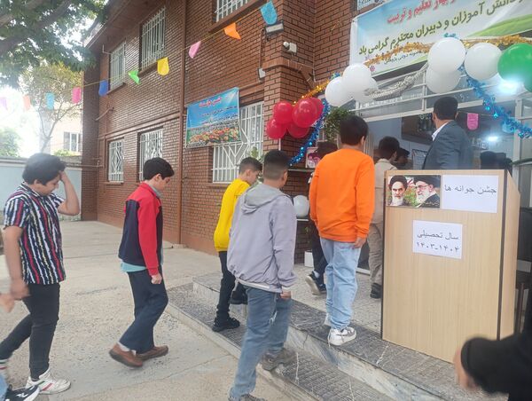 جشن جوانه‌های دبیرستان دوره اول نمونه دولتی پژوهش آشخانه