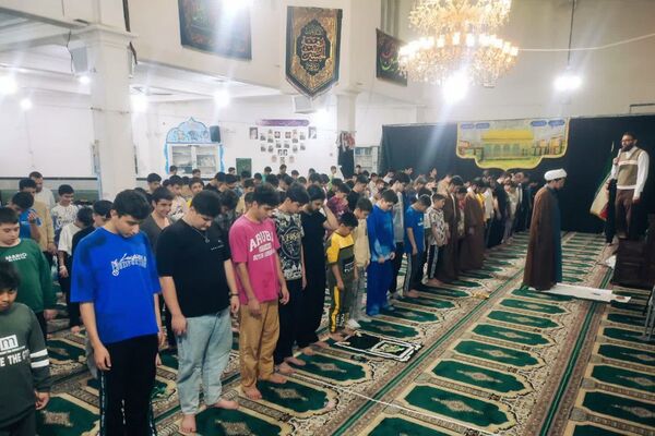 اعتکاف دانش آموزی در مسجد حضرت ابوالفضل قیامدشت