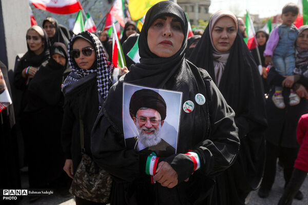 رزمایش دختران «جان‌فدای ایران»