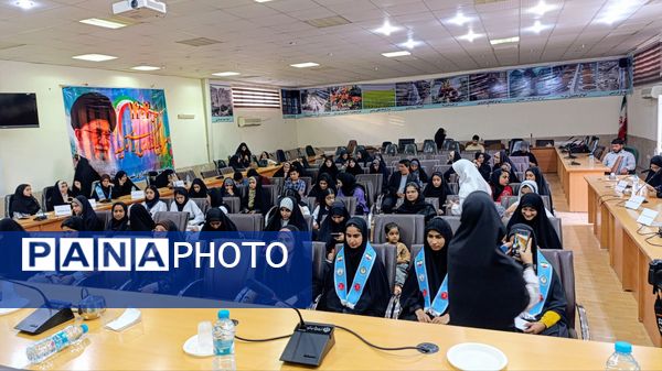 نشست هم‌اندیشی نسل نو با فرماندار شهرستان عنبرآباد