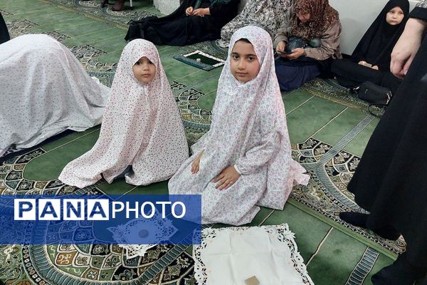 حضور فرهنگیان و مسئولان آموزش و پرورش پردیس در نماز جمعه 