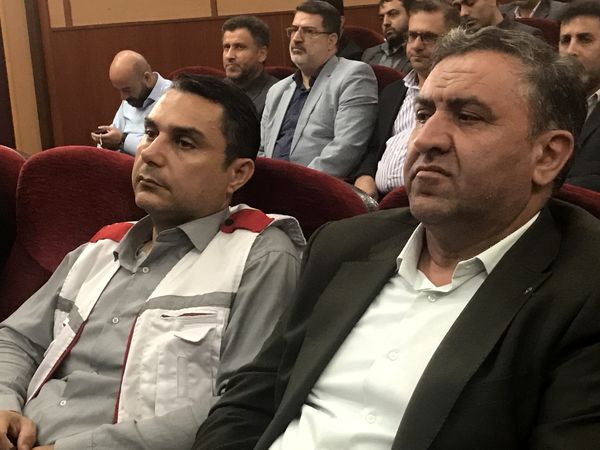 همایش تجلیل از مدیران و کارکنان نمونه شهرستان محمودآباد 