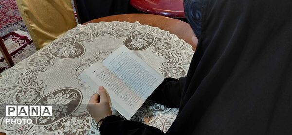 نشست کتابخوانی با موضوع «خون دلی که لعل شد» در قم