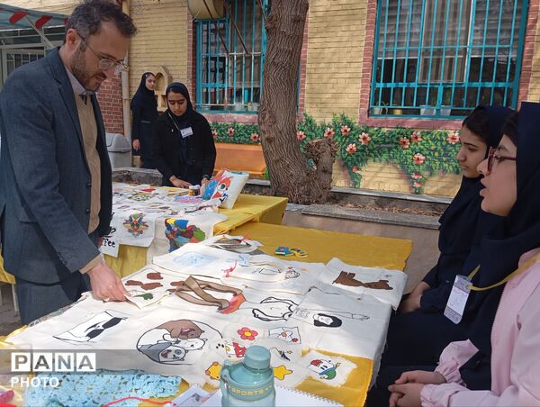 بازارچه کسب و کار دانش آموزی در دبیرستان افشار نژاد ناحیه پنج مشهد