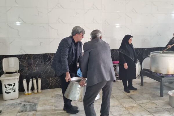 پذیرایی موکب شهدای فیروزکوه در روز شهادت حضرت فاطمه (س).