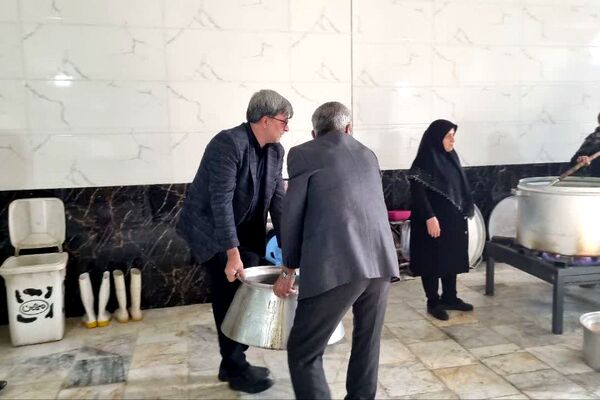 پذیرایی موکب شهدای فیروزکوه در روز شهادت حضرت فاطمه (س).