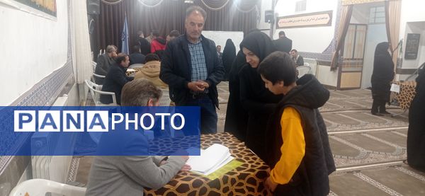 جلسه دیدار چهره به چهره والدین با دبیران در کاشمر