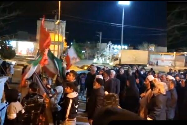 راهپیمایی شبانه مردم شهر آوه 