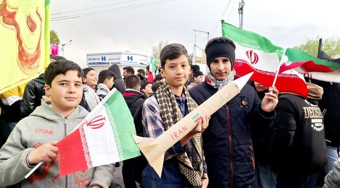 حضور گسترده مردم در چهلمین روز درگذشت رهبر جمهوری اسلامی