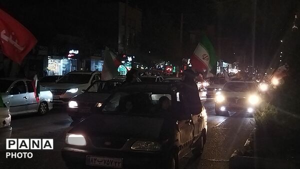 پرچم های ایران بر فراز بلوار فضل نیشابور قرار گرفت 