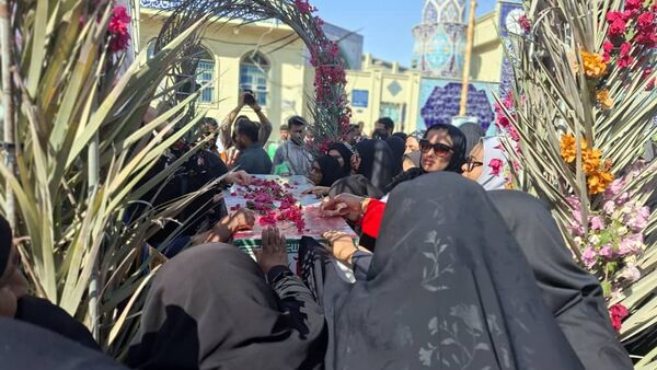 تشییع باشکوه شهید گمنام با بدرقه پرشور دانش‌آموزان