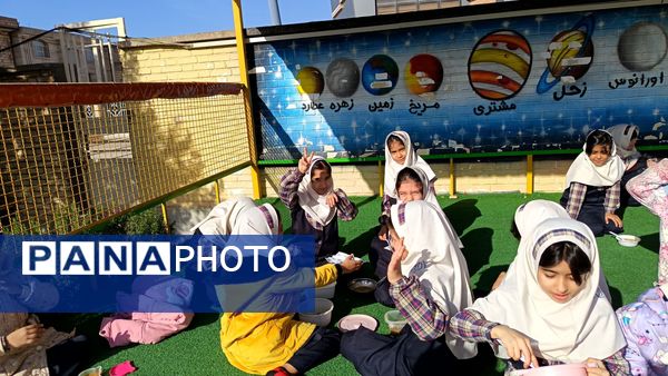 تهیه و توزیع نذری عدسی بین دانش آموزان دبستان فاطمه زهرا(س)