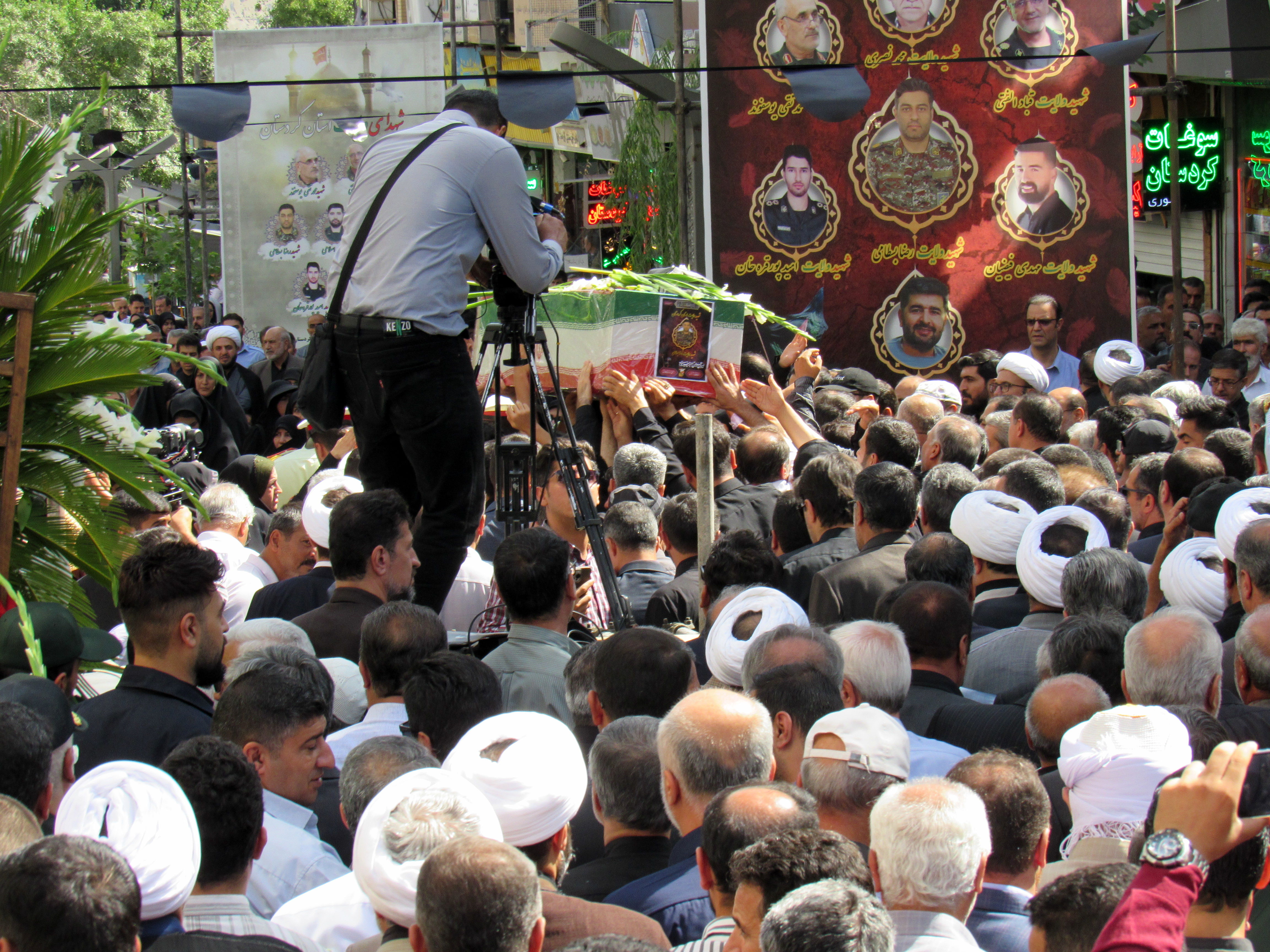 خروش بی‌نظیر سنندج در بدرقه شهید آسمانی رضا بسطامی