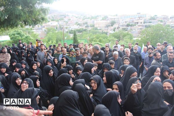 خاکسپاری دو شهید جنگ سوم در گلزار شهدای روستای فردو