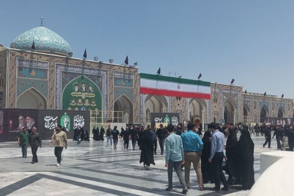 خادم حضرت خورشید به آغوش حرم باز آمد