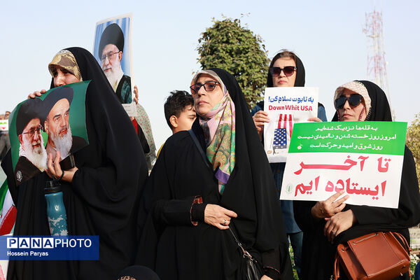 تجمع مردمی بشارت فتح در میدان انقلاب