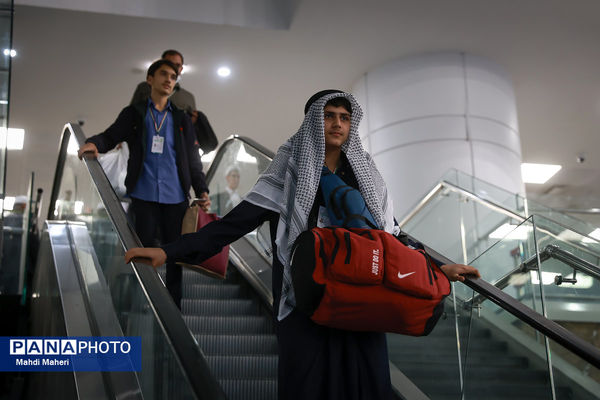 استقبال از کاروان عمره‌گذار دانش‌آموزی از سکوی پروازی تهران