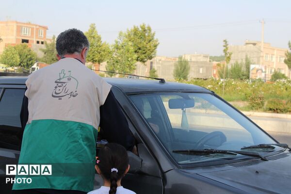 خدمت رسانی به زائران در حال برگشت از مشهد مقدس در ایستگاه صلواتی سملقان
