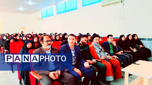 تجلیل از دانش‌آموزان نخبه مسابقات قرآن، عترت و نماز و تربیت‌بدنی