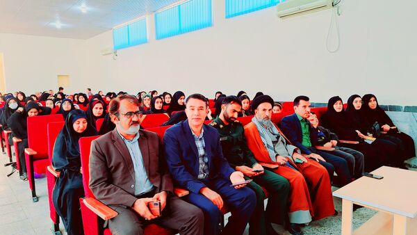 تجلیل از دانش‌آموزان نخبه مسابقات قرآن، عترت و نماز و تربیت‌بدنی