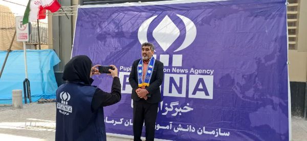 غرفه خبرگزاری پانا، وعده دیدار دانش‌آموزان در راهپیمایی 22 بهمن