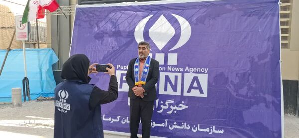 غرفه خبرگزاری پانا، وعده دیدار دانش‌آموزان در راهپیمایی 22 بهمن
