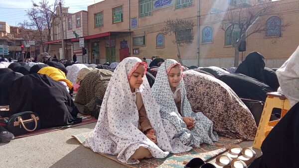 نماز باشکوه عید فطر با استقبال بی‌نظیر مردم شهر بن اقامه شد