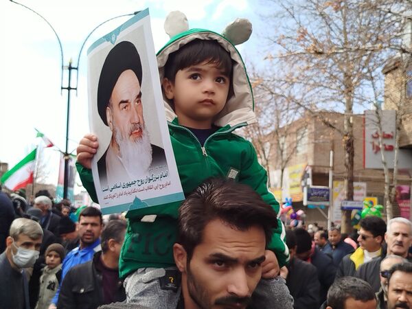 راهپیمایی ۲۲بهمن در شهرستان کاشمر با حضور پر رنگ مردم برگزار شد 