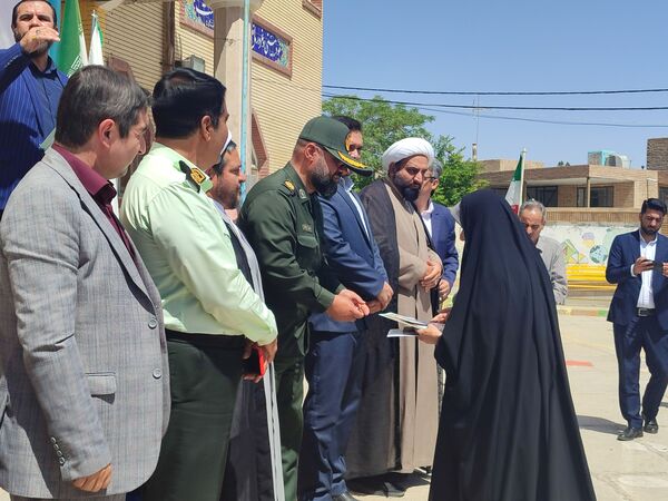 نواختن زنگ سپاس معلم در دبستان دخترانه شاهد نرگس