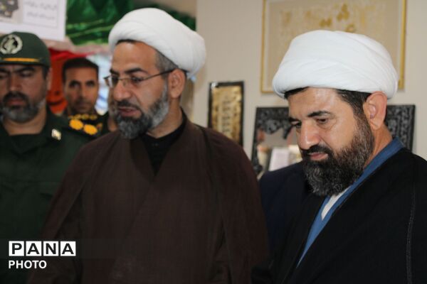 افتتاح نمایشگاه دست سازه‌های هنری در هفته مشاغل