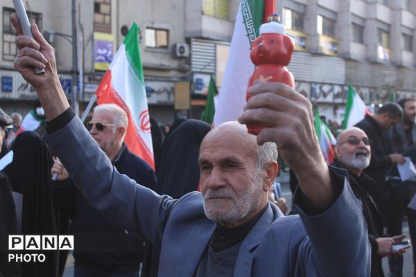بیعت مردم تهران با سومین رهبر انقلاب
