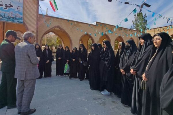 تجدید میثاق دانش‌آموزان با شهدا