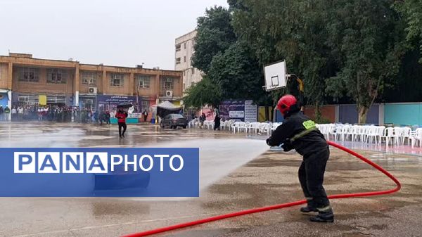 برگزاری مانور «زلزله و ایمنی» زیر بارش رحمت الهی