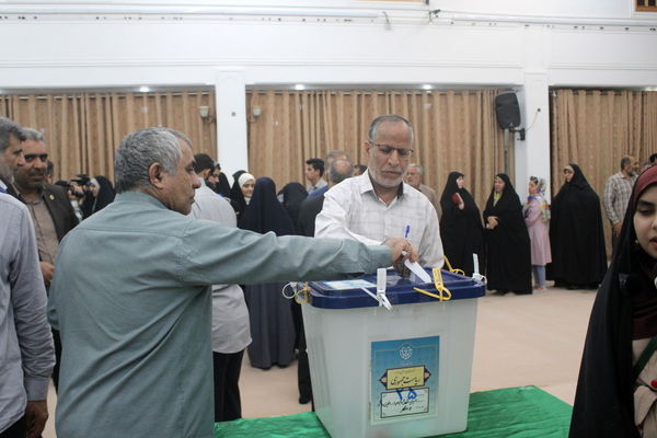 حضور پرشور مردم ولایت‌مدار بوشهر در پای صندوق‌های رأی